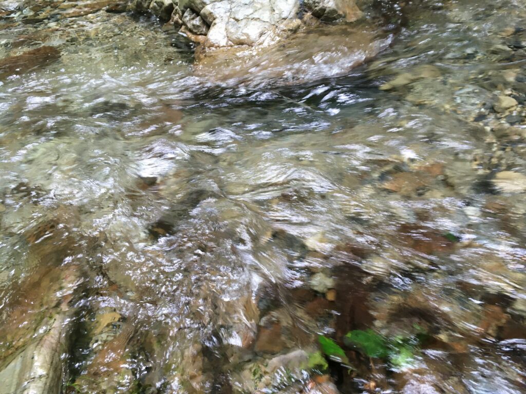 払沢の滝へ