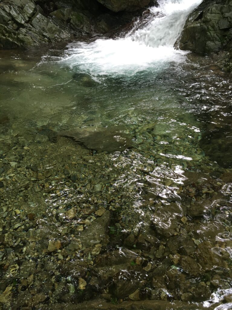払沢の滝へ