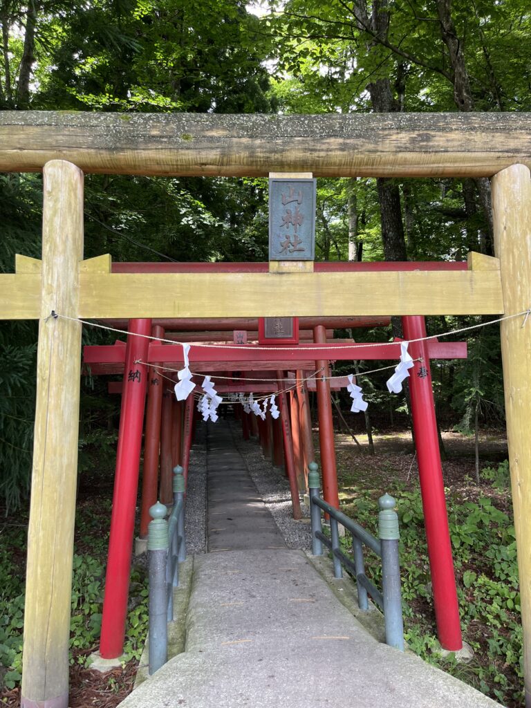 新屋山神社