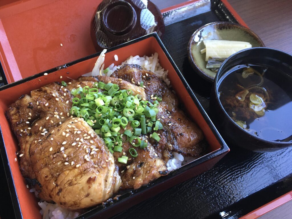 名物味噌豚重