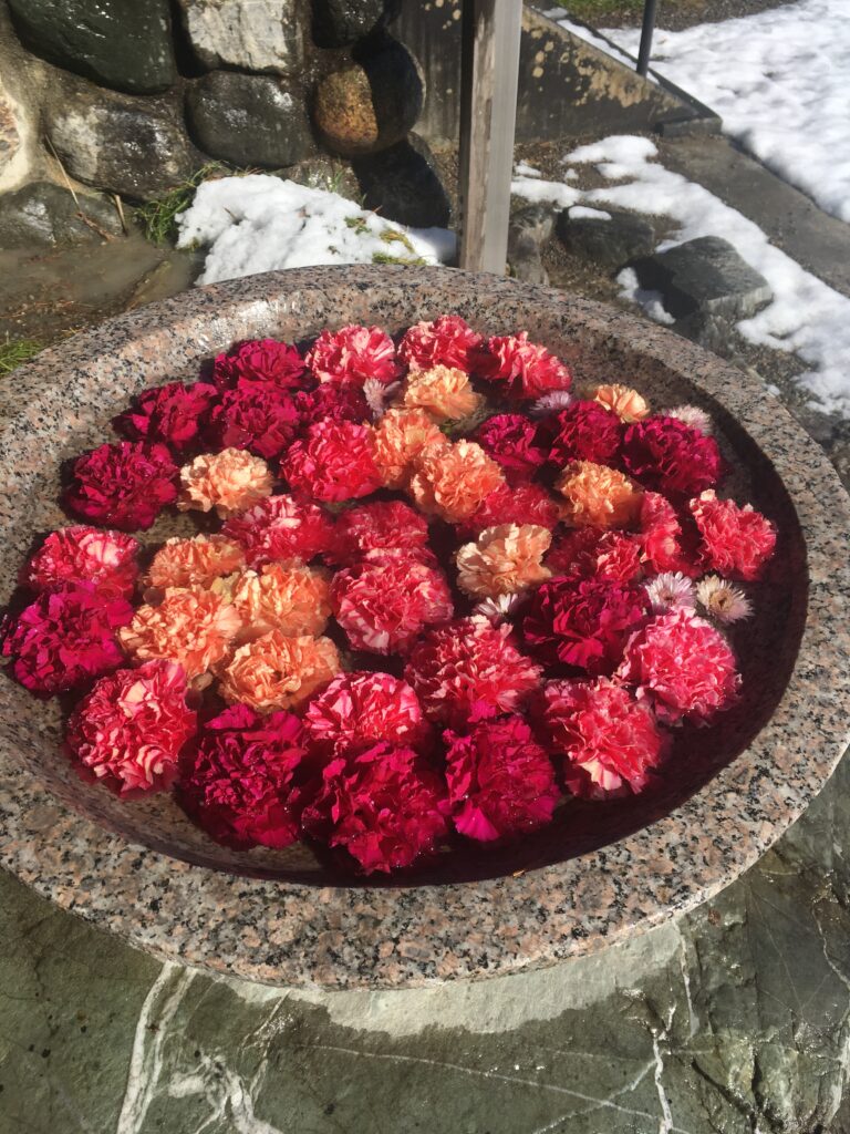 宝登山の花手水
