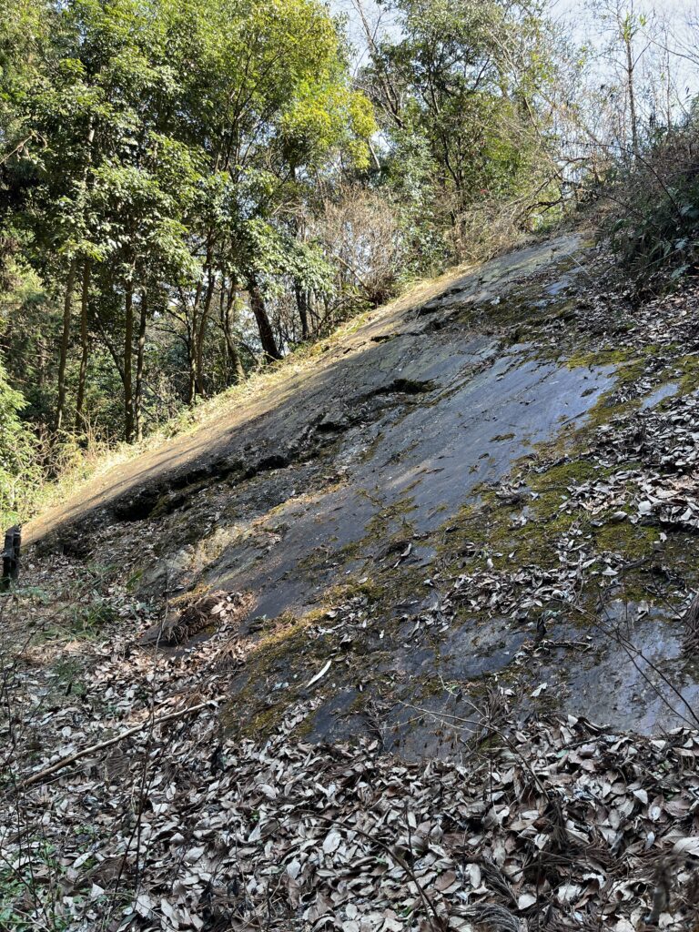 御嶽の鏡岩