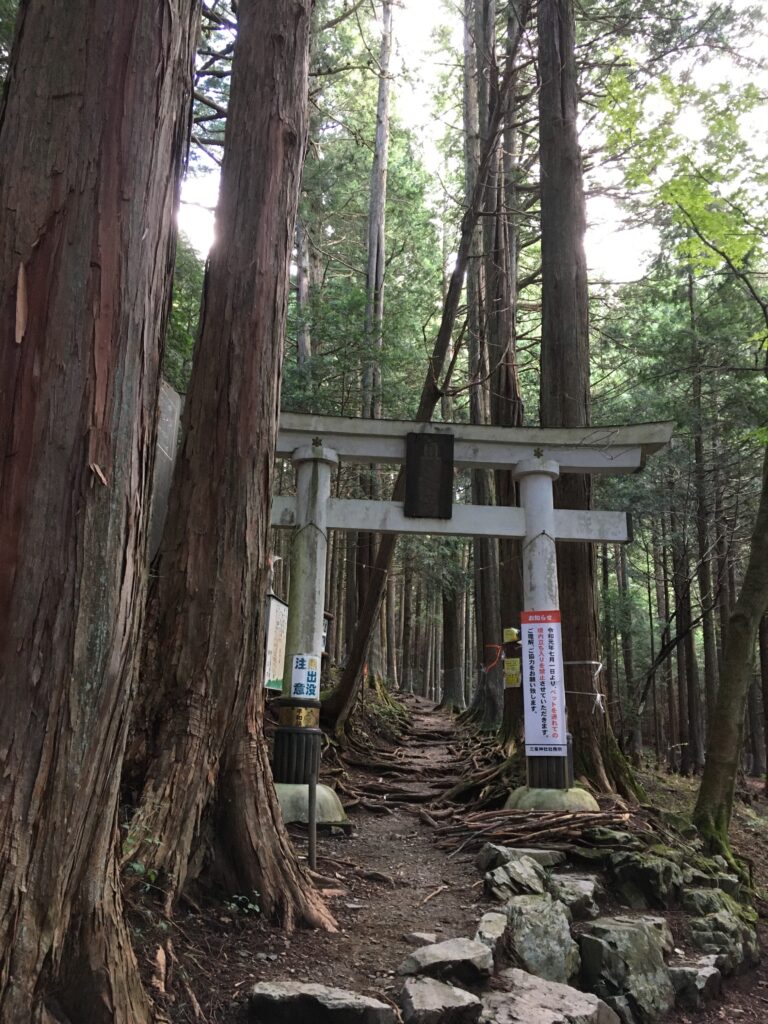三峰山 三峯神社（奥宮）へ