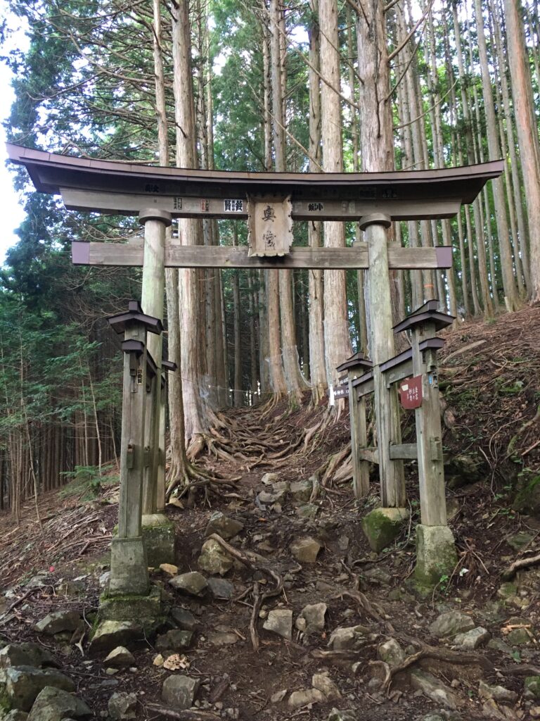 三峰山 三峯神社（奥宮）へ