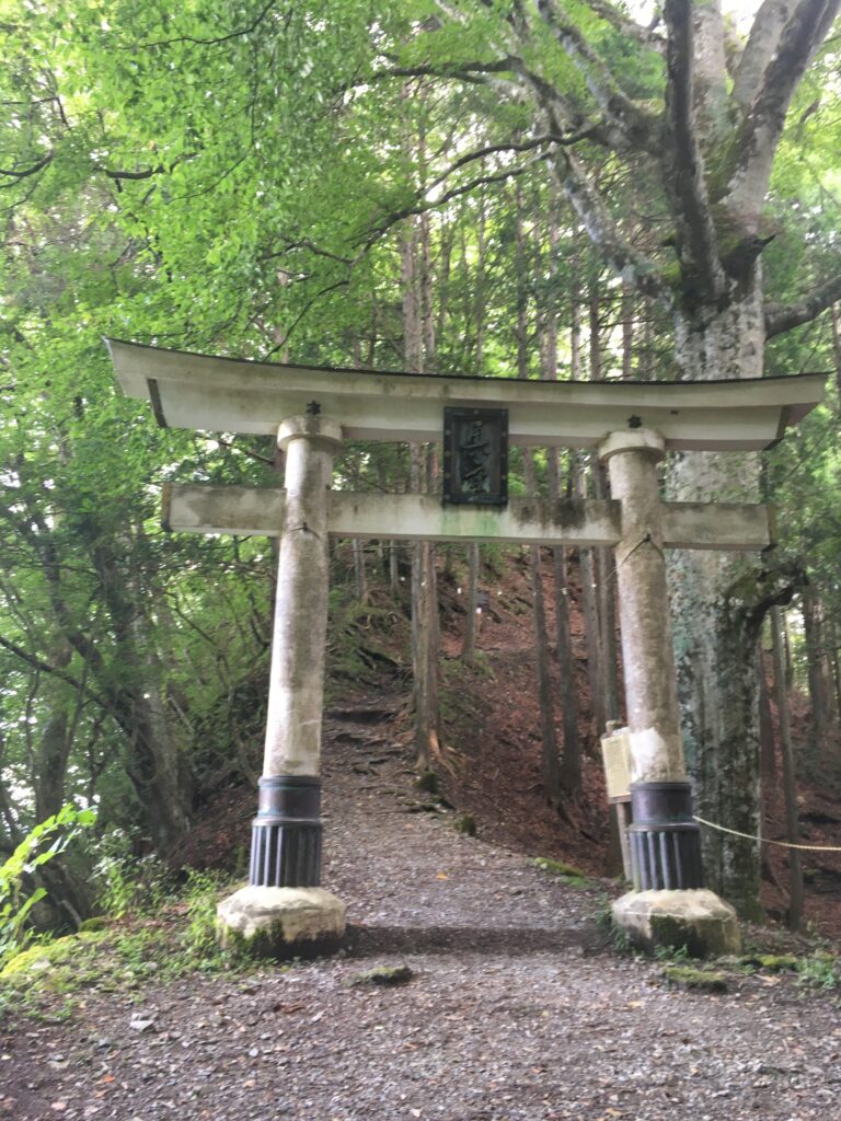 三峰山 三峯神社（奥宮）へ