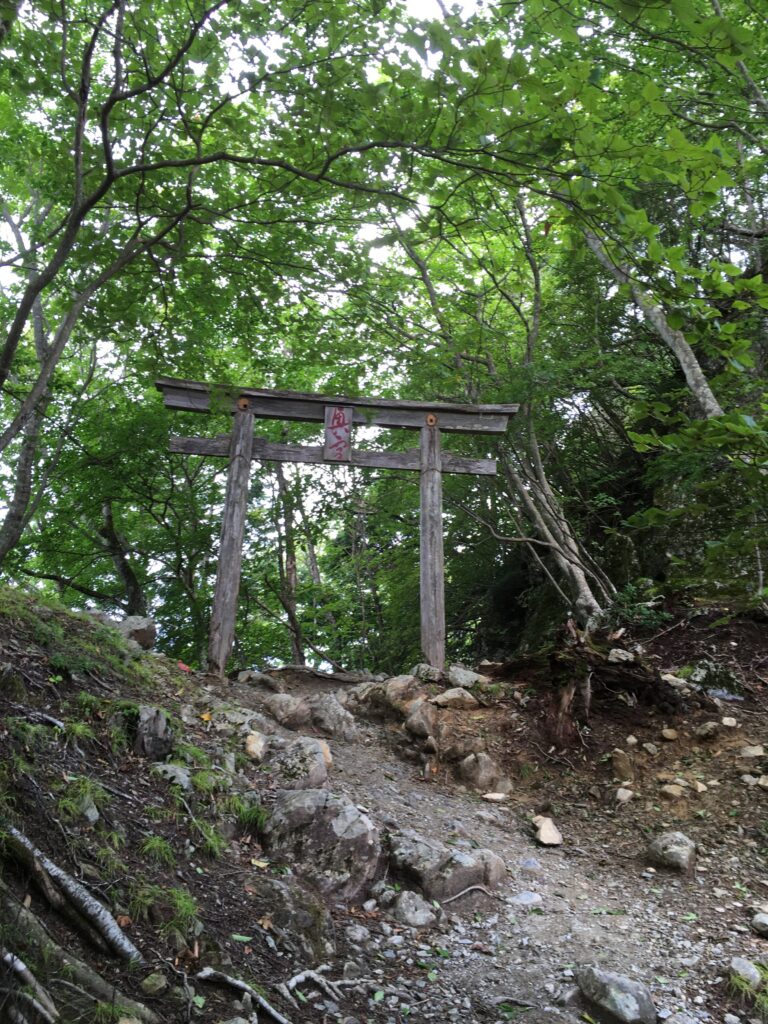 三峰山 三峯神社（奥宮）へ