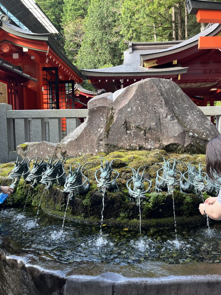 箱根神社の龍神水